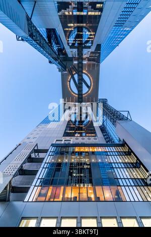 Umeda Sky Building situé dans la ville centrale d'Osaka, Japon Banque D'Images