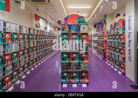 Magasin de distributeur automatique de jouets capsule gashapon coloré à Osaka, Japon. Banque D'Images