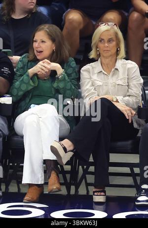 Washington, DC, États-Unis. 22 juin 2025. Kim Mulkey a vu Courtside aux Washington Mystics v Dallas Wings de la WNBA à la CareFirst Arena de Washington DC le 22 juin 2025. Crédit : Mpi34/Media Punch/Alamy Live News Banque D'Images
