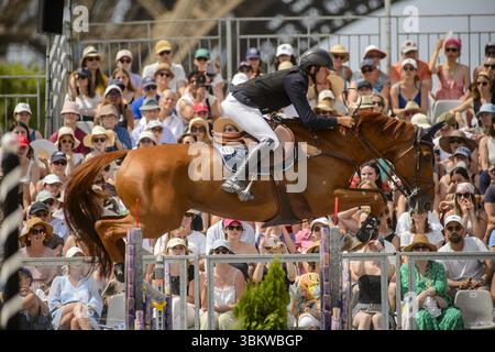 Antoine ERMANN (France) sur Foxpit Green lors du Longines Paris Eiffel Jumping 2025, Longines Global Champions Tour, épreuve équestre le 22 juin 2025 au champ-de-mars à Paris Banque D'Images