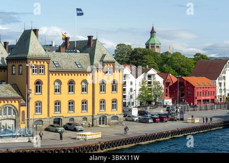 Bâtiments colorés sur le front de mer, Stavanger, Norvège Banque D'Images