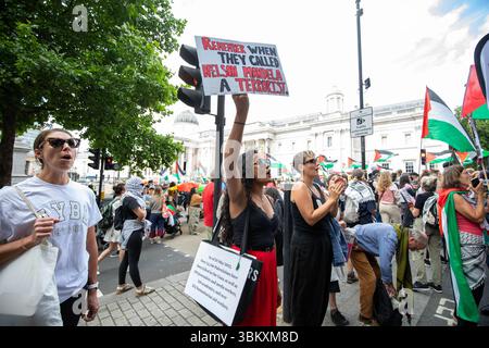 Londres, Royaume-Uni. 23 juin 2025. Manifestants pro-palestiniens soutenant l'action palestinienne à Trafalgar Square le 23 juin 2024 crédit : John Lubbock/Alamy Live News Banque D'Images