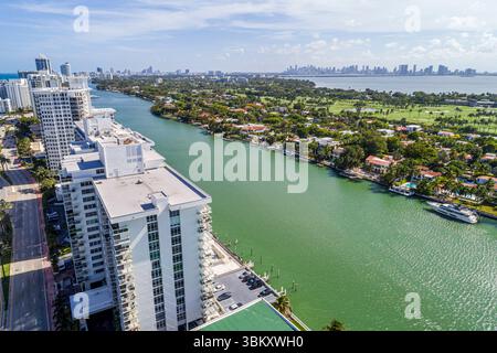 Miami Beach Floride, vue aérienne d'en haut regardant vers le bas, centre-ville ville ville haut, front de mer condo bâtiments en bord de mer condominiums, Biscayn Banque D'Images