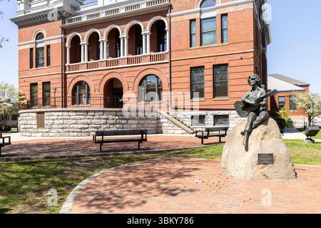 Le palais de justice du comté de Sevier a été ouvert en 1895 et figure sur le registre national des lieux historiques. La statue de Dolly Parton est à l'extérieur du bâtiment. Banque D'Images