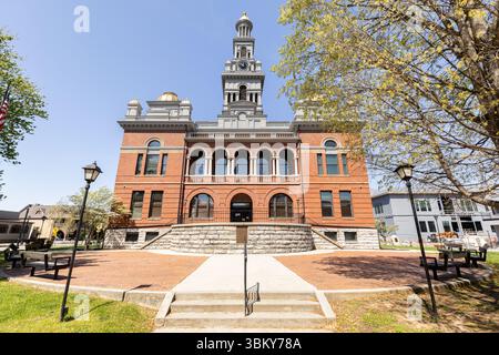 Le palais de justice du comté de Sevier a été ouvert en 1895 et figure sur le registre national des lieux historiques. La statue de Dolly Parton est à l'extérieur du bâtiment. Banque D'Images