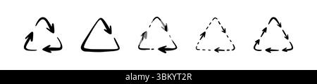 Jeu de symboles de recyclage de triangle doodle dessiné à la main. Papier, plastique, ordures, déchets réutiliser l'écriture manuscrite signe icône. Illustration vectorielle de grunge gribouillage de crayon. Illustration de Vecteur