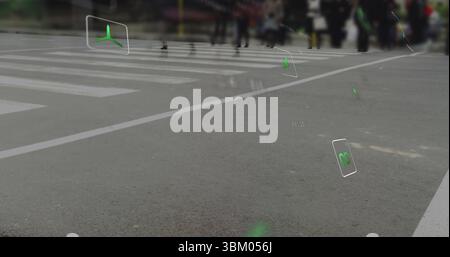 Piétons en mouvement traversant le passage pour piétons, avec une surface asphaltée, des lignes zébrées blanches et des icônes AR vertes Banque D'Images