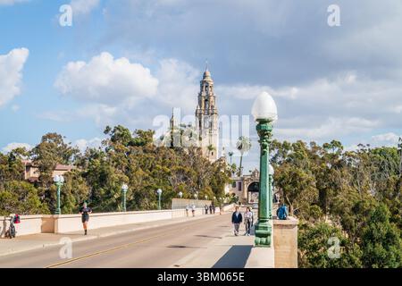16 novembre 2024, San Diego, CA : Cabrillo Bridge et entrée au Balboa Park à San Diego, Californie Banque D'Images