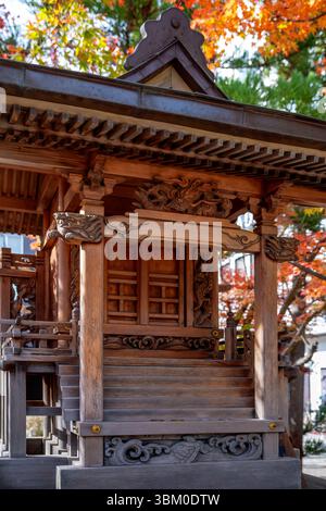 Sanctuaire shinto en automne, Matsumoto, Japon Banque D'Images