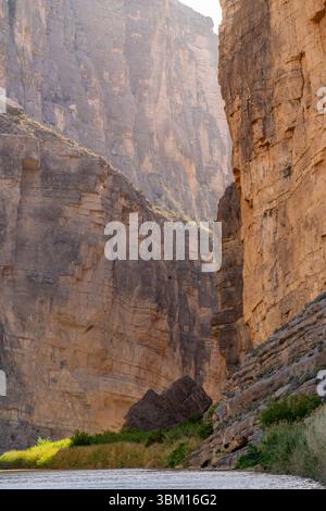 États-Unis, Texas, Big Bend National Park. Canyon de Santa Elena et fleuve Rio Grande. Banque D'Images