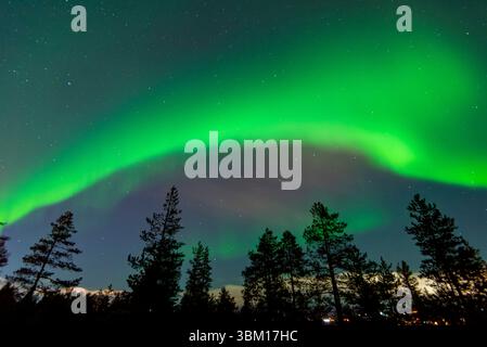 Aurores boréales en Laponie - Finlande Banque D'Images