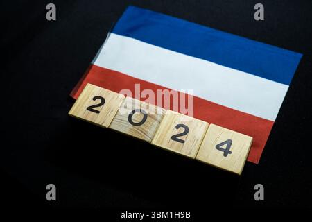 2024, pays-Bas, drapeau des pays-Bas avec bloc de date, concept, événements importants pour les pays-Bas dans la nouvelle année, élection, économie, activités sociales, Banque D'Images