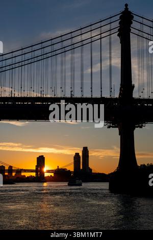Lever du soleil sur East River Banque D'Images