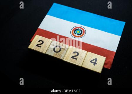 2024, Paraguay, Paraguay drapeau avec bloc de date, concept, événements importants pour le Paraguay dans la nouvelle année, élection, économie, activités sociales, central b Banque D'Images