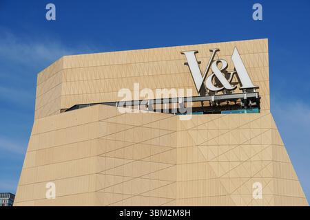 Façade extérieure du V&A East Museum sur East Bank Stratford Waterfront à Londres, Angleterre Royaume-Uni Banque D'Images