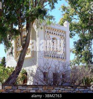Colombier traditionnel richement décoré, île de Tinos, le groupe d'îles des Cyclades, Grèce. Prise mai / juin 2025 printemps Banque D'Images