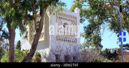 Colombier traditionnel richement décoré, île de Tinos, le groupe d'îles des Cyclades, Grèce. Prise mai / juin 2025 printemps Banque D'Images