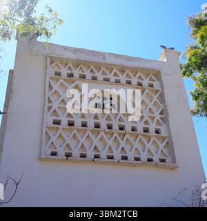 Colombier traditionnel richement décoré, île de Tinos, le groupe d'îles des Cyclades, Grèce. Prise mai / juin 2025 printemps Banque D'Images