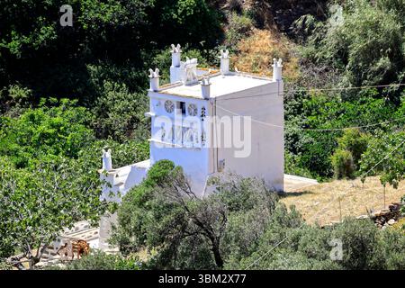 Colombier traditionnel richement décoré, île de Tinos, le groupe d'îles des Cyclades, Grèce. Prise mai / juin 2025 printemps Banque D'Images