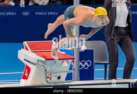 L'australien Zac Stubblety-Cook (AUS), nage dans le 200 m brasse masculin à l'arène la Défense de Paris lors des Jeux olympiques d'été de 2024 à Paris, France. Banque D'Images