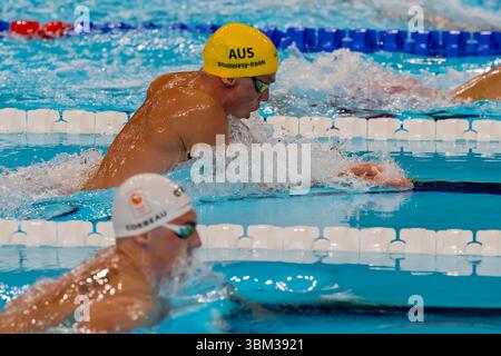 L'australien Zac Stubblety-Cook (AUS), nage dans le 200 m brasse masculin à l'arène la Défense de Paris lors des Jeux olympiques d'été de 2024 à Paris, France. Banque D'Images