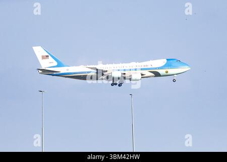 SCHIPHOL - Donald Trump, le président des États-Unis, arrive à l'aéroport de Schiphol sur Air Force One. Pour la première fois dans l'histoire de l'OTAN, les pays-Bas accueillent un sommet de l'OTAN. ANP MICHEL VAN BERGEN pays-bas Out - belgique Out Banque D'Images