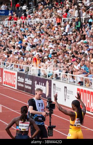 Julien Alfred de Sainte-Lucie et Dina Asher-Smith de Grande-Bretagne. Le 100 m féminin au galan Bauhaus 2025 de la Wanda Diamond League. Compétition annuelle d'athlétisme au stade olympique de Stockholm, Stockholm, Suède, le 15 juin 2025. Photo : Rob Watkins/Alamy Live News Banque D'Images