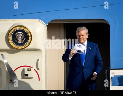 SCHIPHOL - Donald Trump, le président des États-Unis, arrive à l'aéroport de Schiphol sur Air Force One. Pour la première fois dans l'histoire de l'OTAN, les pays-Bas accueillent un sommet de l'OTAN. ANP KOEN VAN WEEL pays-bas Out - belgique Out Banque D'Images