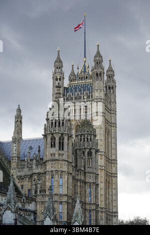 Drapeau syndical au sommet de la tour Victoria, partie du palais de Westminster à Londres, Angleterre Royaume-Uni Banque D'Images