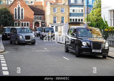 Nouveau taxi électrique noir à Londres Angleterre Royaume-Uni Royaume-Uni Banque D'Images