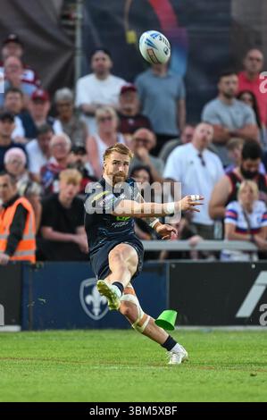 WAKEFIELD, ANGLETERRE - 20 juin 2025 : Adam Keighran des Wigan Warriors frappe au but lors de la finale 15 de la Betfred Super League Wakefield Trinity contre Wigan W. Banque D'Images