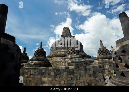 Temple bouddhiste Borobudur (le plus grand temple bouddhiste du monde, construit au IXe siècle) près de Yogyakarta, Java, Indonésie Banque D'Images