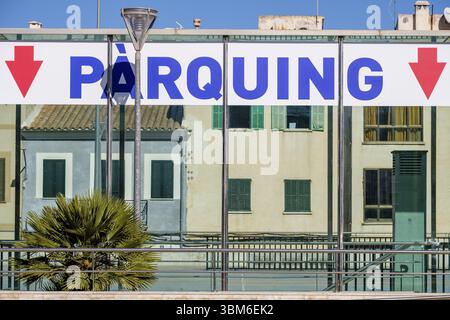 Parking public près de la gare routière, Inca, Majorque, Îles Baléares, Espagne, Europe Banque D'Images