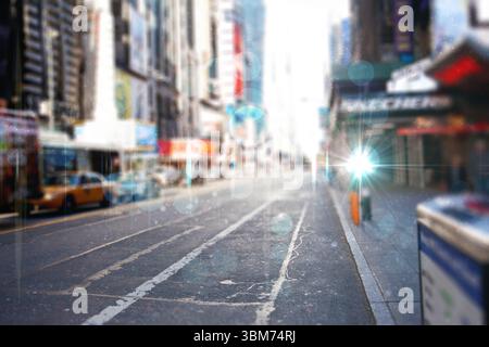 Rue de ville design plat montrant une route asphaltée marquée avec des taxis jaunes et un fusée lumineuse de lampadaire Banque D'Images