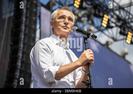 Jens Stoltenberg s'exprimant au festival tons of Rock à Oslo en juin 2025 Banque D'Images