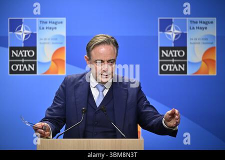 Les Hagues, pays-Bas. 25 juin 2025. Le premier ministre Bart de Wever tient une conférence de presse lors d’un sommet des chefs d’état de l’alliance militaire de l’OTAN (Organisation du Traité de l’Atlantique Nord), mercredi 25 juin 2025, à la Haye, aux pays-Bas. BELGA PHOTO ERIC LALMAND crédit : Belga News Agency/Alamy Live News Banque D'Images