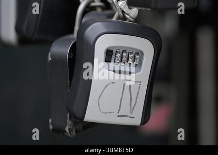 Varsovie, Pologne. 24 juin 2025. Des boîtes à serrure Keyl sont aperçues dans un immeuble à Varsovie, en Pologne, le 24 juin 2025. (Photo de Jaap Arriens/Sipa USA) crédit : Sipa USA/Alamy Live News Banque D'Images