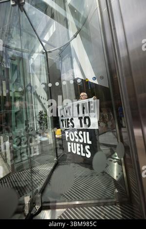 XR occupe le siège social de WPP, Londres Banque D'Images