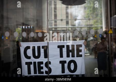 XR occupe le siège social de WPP, Londres Banque D'Images