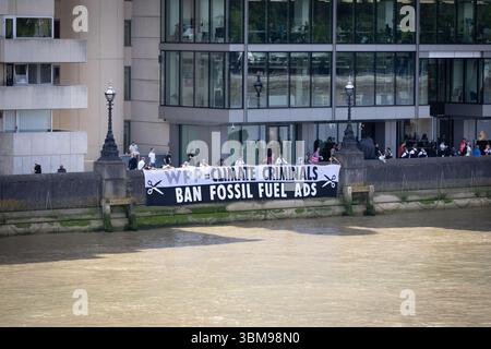 XR occupe le siège social de WPP, Londres Banque D'Images