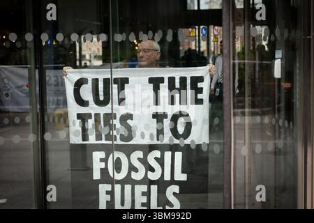 XR occupe le siège social de WPP, Londres Banque D'Images