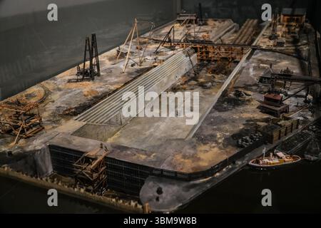 Maquette du Thompson Graving Dock, Belfast, Irlande du Nord, où le Titanic a été construit, mettant en valeur l'infrastructure historique de la construction navale. Banque D'Images
