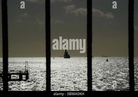 HMS Duncan 037 type 45 Daring Class destroyer 0n son premier voyage hors du port de Portsmouth sur le solent Banque D'Images