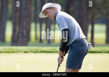 Colorado Springs, Colorado, États-Unis. 25 juin 2025. US Senior Open Practice Round 3, Stuart Appleby d'Australie pendant le troisième round d'entraînement sur le Broadmoor East course. Crédit : Casey B. Gibson/Alamy Live News Banque D'Images