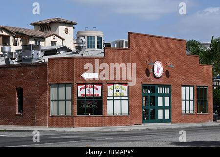 ANAHEIM, CALIFORNIE - 23 JUIN 2025 : Punjabi Tandoor est un restaurant décontracté proposant une cuisine indienne, y compris des currys et des spécialités tandoori. Banque D'Images