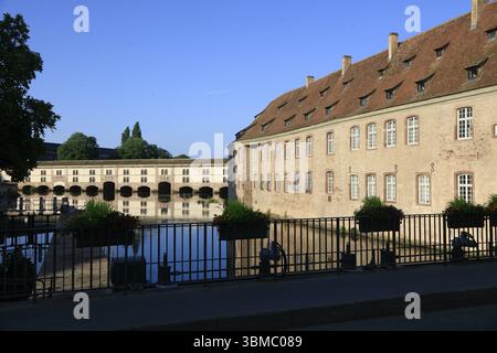 Commanderie Saint-Jean et barrage Vauban sur l'Ill, Strasbourg vieille ville Strasbourg, Bas-Rhin département, Alsace Alsace, région Grand est, Fran Banque D'Images