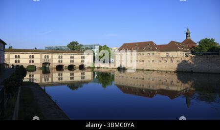 Commanderie Saint-Jean et barrage Vauban sur l'Ill, Strasbourg vieille ville Strasbourg, Bas-Rhin département, Alsace Alsace, région Grand est, Fran Banque D'Images