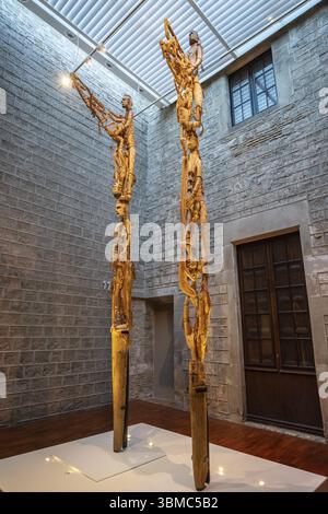 Bâton cérémonial Biskh, Asmat, île de Nouvelle-Guinée, province de Papouasie, Indonésie, XXe siècle, bois de mangrove sculpté et pigments naturels, MuEC, Barcelone Banque D'Images