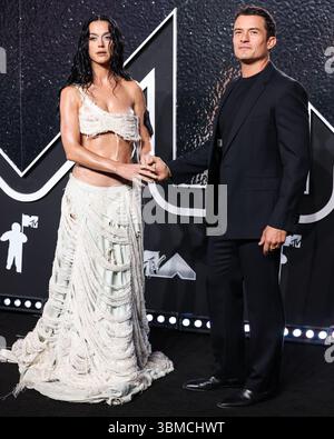 Elmont, États-Unis. 27 juin 2025. (FILE) Katy Perry et Orlando Bloom se sont séparés après près de 10 ans ensemble. ELMONT, NEW YORK, États-Unis - 11 SEPTEMBRE : Katy Perry Wearing Who Decides War et son mari/acteur anglais Orlando Bloom arrivent aux MTV Video Music Awards 2024 qui se tiennent à l'UBS Arena le 11 septembre 2024 à Elmont, New York, États-Unis. (Photo de Xavier Collin/image Press Agency) crédit : image Press Agency/Alamy Live News Banque D'Images