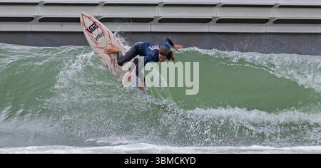 Hi-Land Fling Surf au Lost Shore Surf Resort, Édimbourg, Écosse, Royaume-Uni Banque D'Images